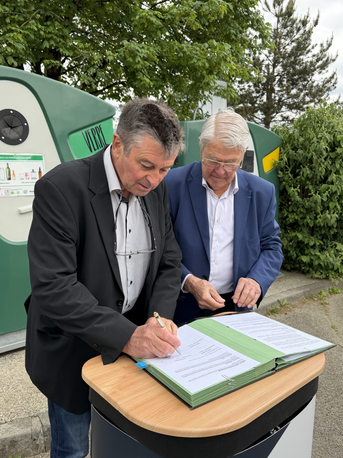 Signature de la convention de partenariat entre le SIVALOR et La Ligue contre le cancer.